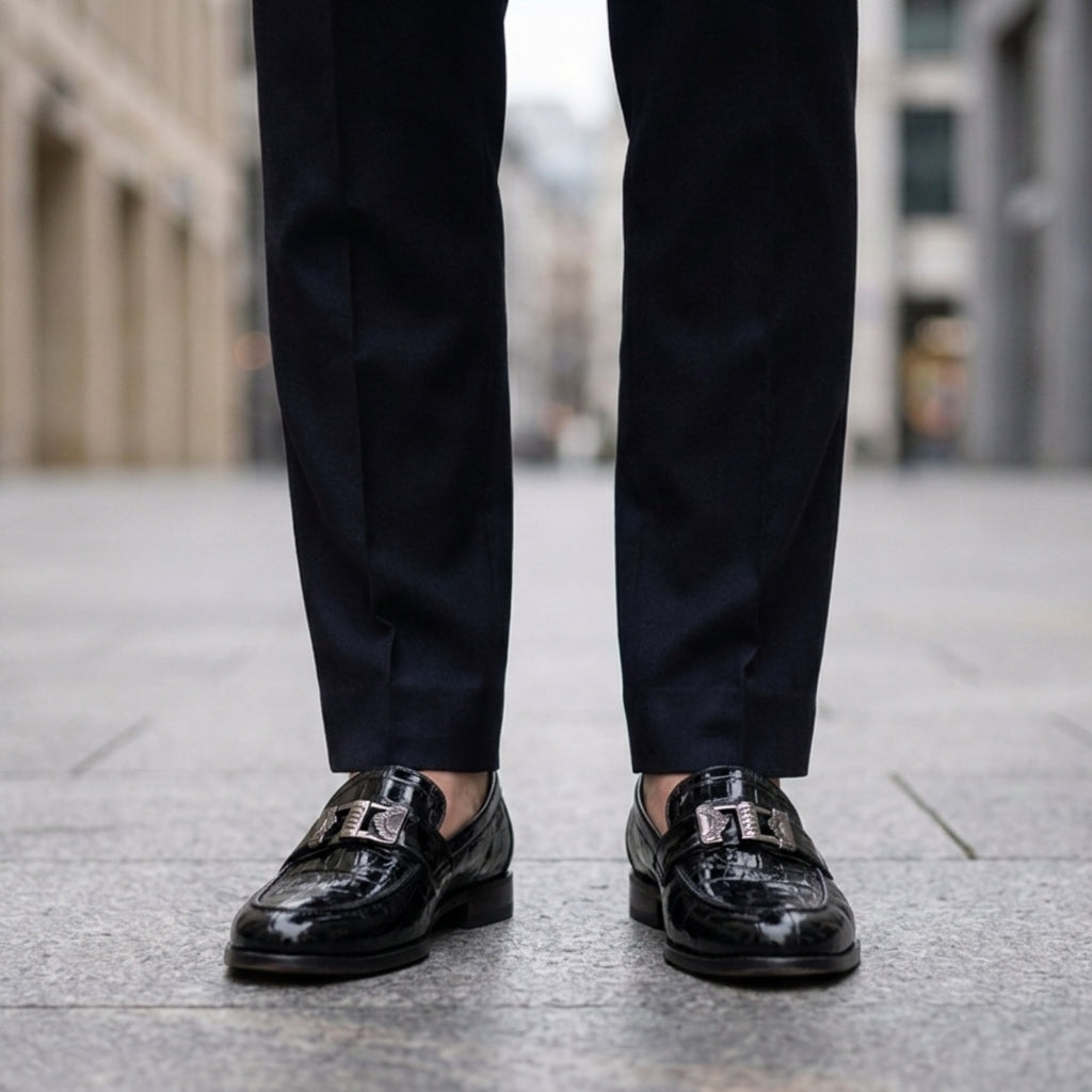 Croc-texture loafers in black, glossy slip-on with decorative bit detail