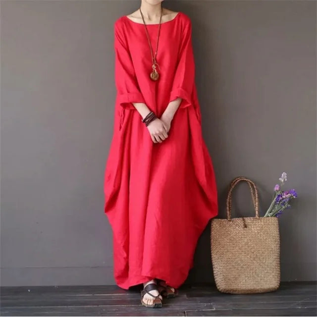 Loose-fit kaftan maxi dress in red, round neckline, wide elbow-length sleeves