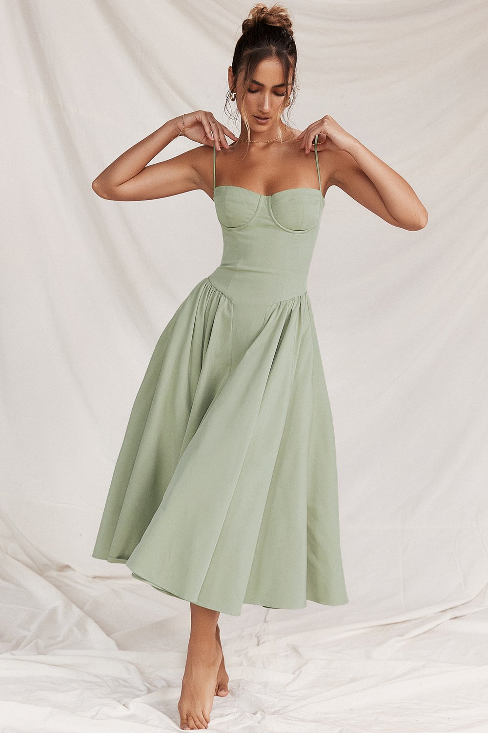 Women’s sweetheart pleated midi dress, light green spaghetti straps and pleated flare