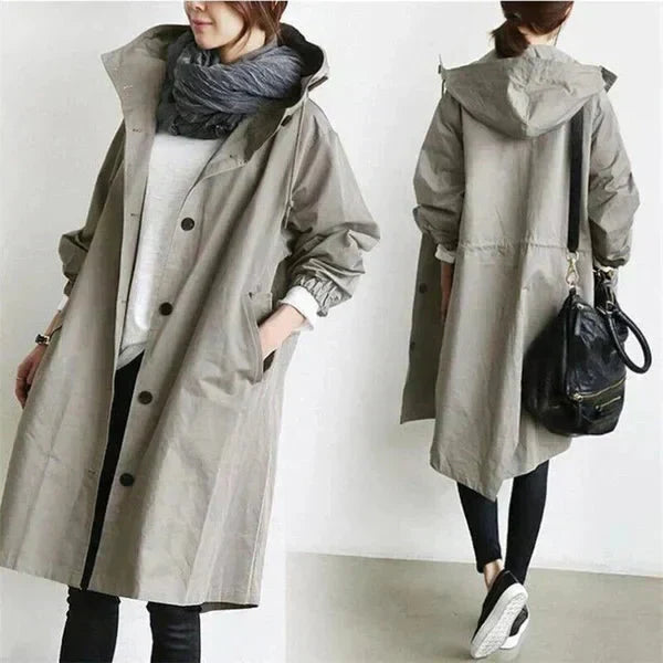 Women’s raincoat in grey with oversized hood and button-front, long sleeves.