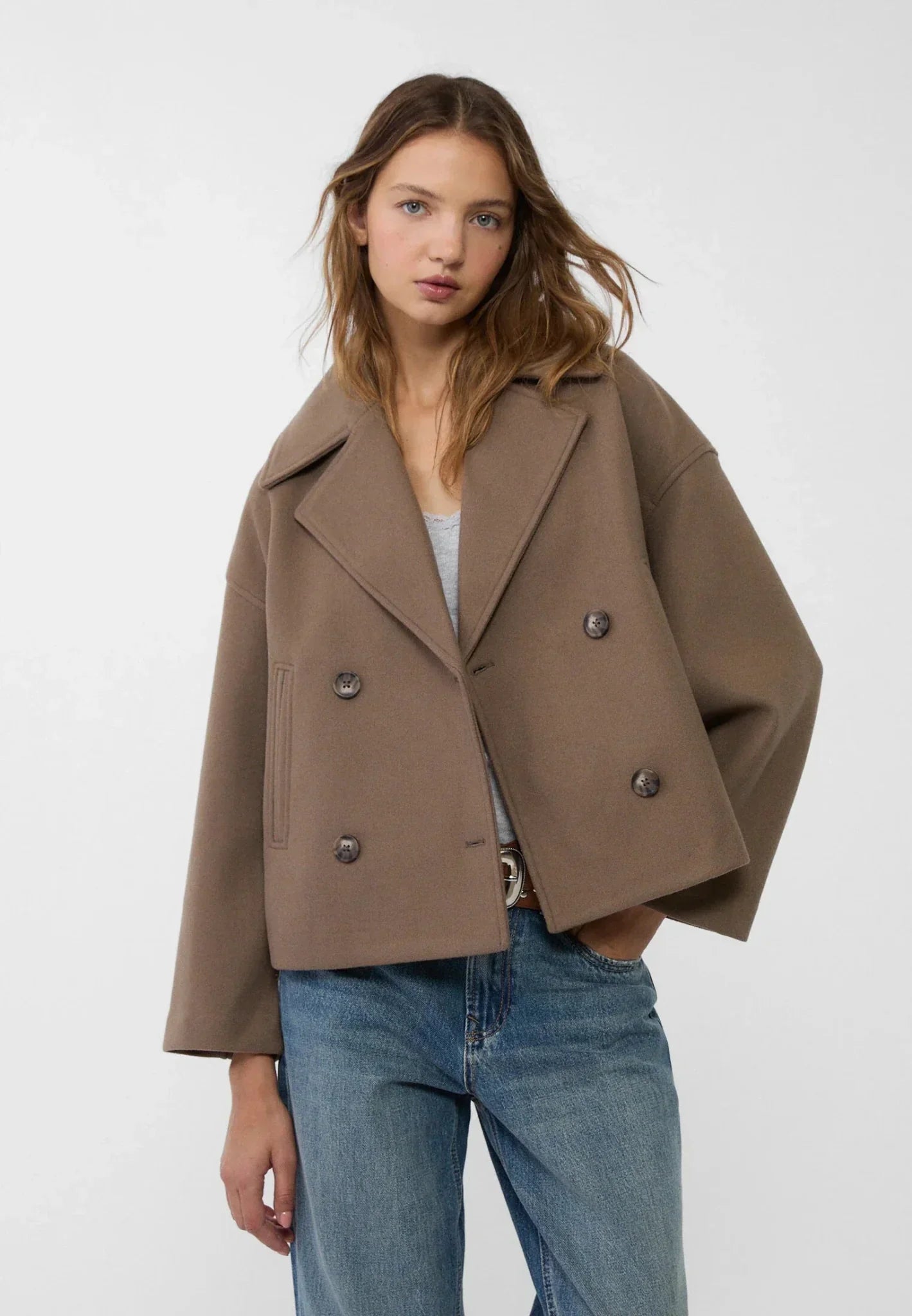 Cropped double-breasted jacket in brown, wide lapels and double-button front