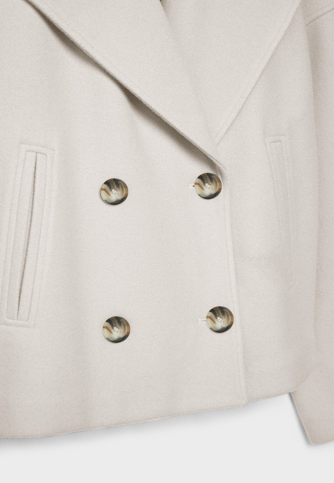 Cropped double-breasted jacket chest, off-white fabric and button closure details
